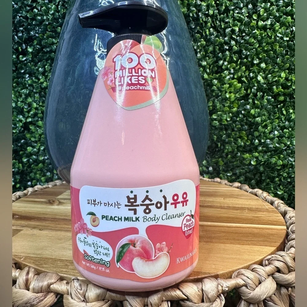 Peach milk body cleanser new‎ sealed